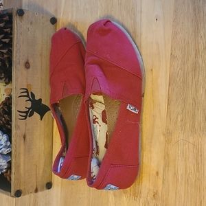 Toms